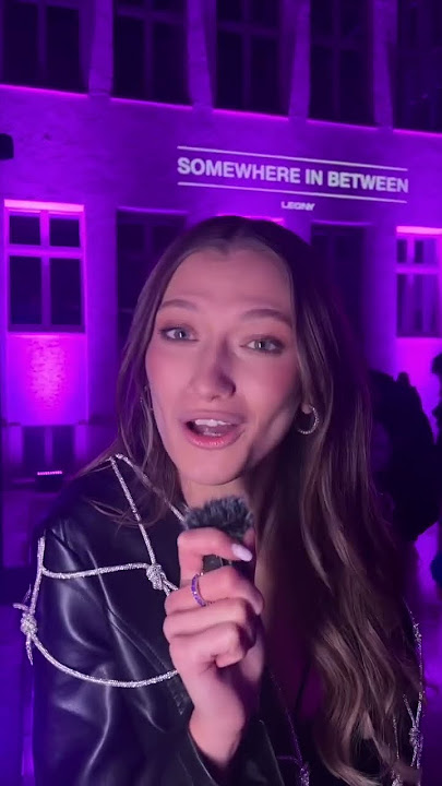 Leute auf meiner Releaseparty singen Holding on