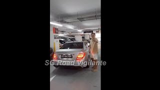 11nov2024  Mount Elizabeth #SKH8476K mercedes driver upset at camcar driver for taking his lot