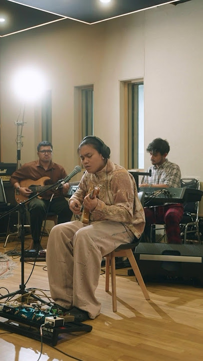 Sudah dengar single terbaru saya? #SweetHurting Studio Session