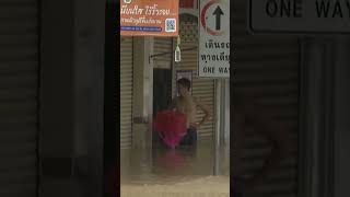 Watch Mive Floods Hit Southern Thailand Residents Stranded In Hat Yai Al15