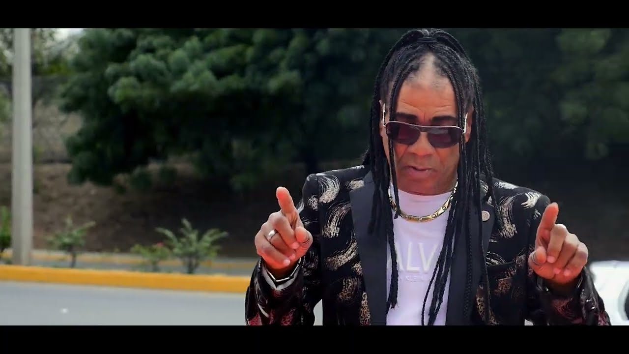 Tony Berroa - Déjalo En La Mesa (Video Oficial)