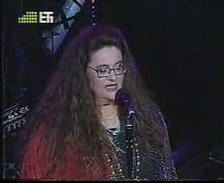 Nena Venetsanou - To treno fevgi stis ohto (live, 2005)