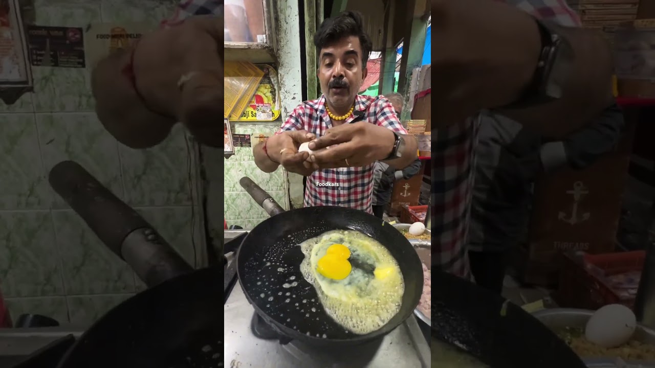 Mystery of twin yolks in One Egg ! Sikandar omelette Chawri Bazaae #streetfood #foodshorts #foodkars