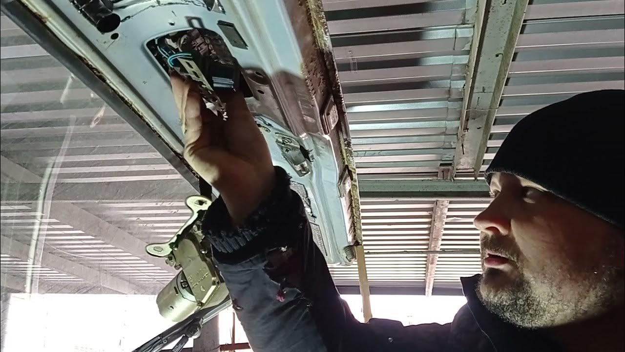 Как снять спойлер крышки багажника Новая КРЫШКА БАГАЖНИКА на ВАЗ 2114 YouTube