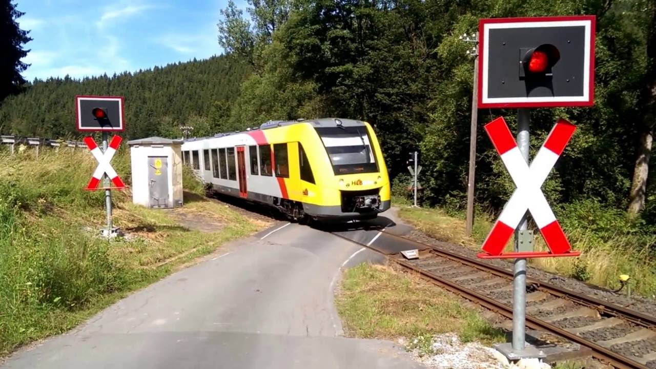 Sie Nähern Sich Einem Bahnübergang Mit Blinklichtanlage www.youtube.com