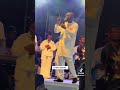 Ariel Sheney Console sa belle mère à la Veillée de sa Défunte épouse : Côte d'Ivoire