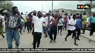 Angry Suame Residents H00T at Hon. OSEI KYEI MENSAH BONSU over an abandoned road project.