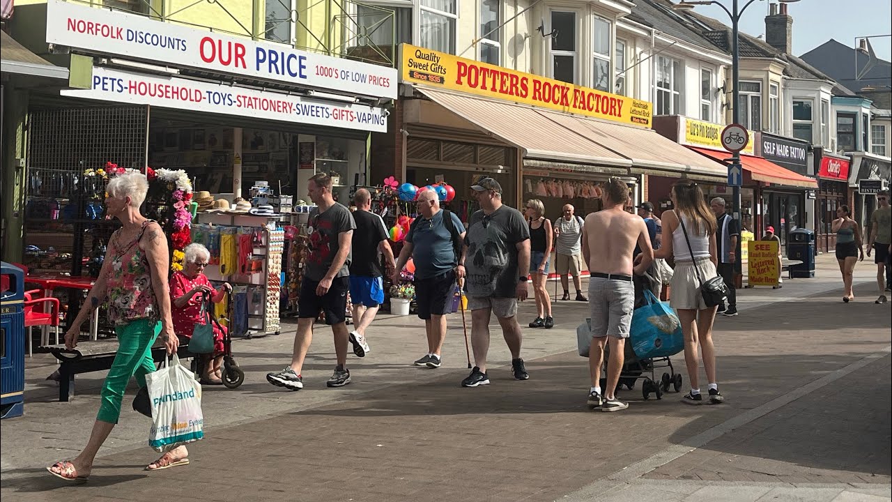Great Yarmouth Regent road tour - The best holiday shopping street #video #viralvideo #viral