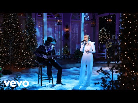 Gabby Barrett - "Silent Night" | CMA Country Christmas 2021