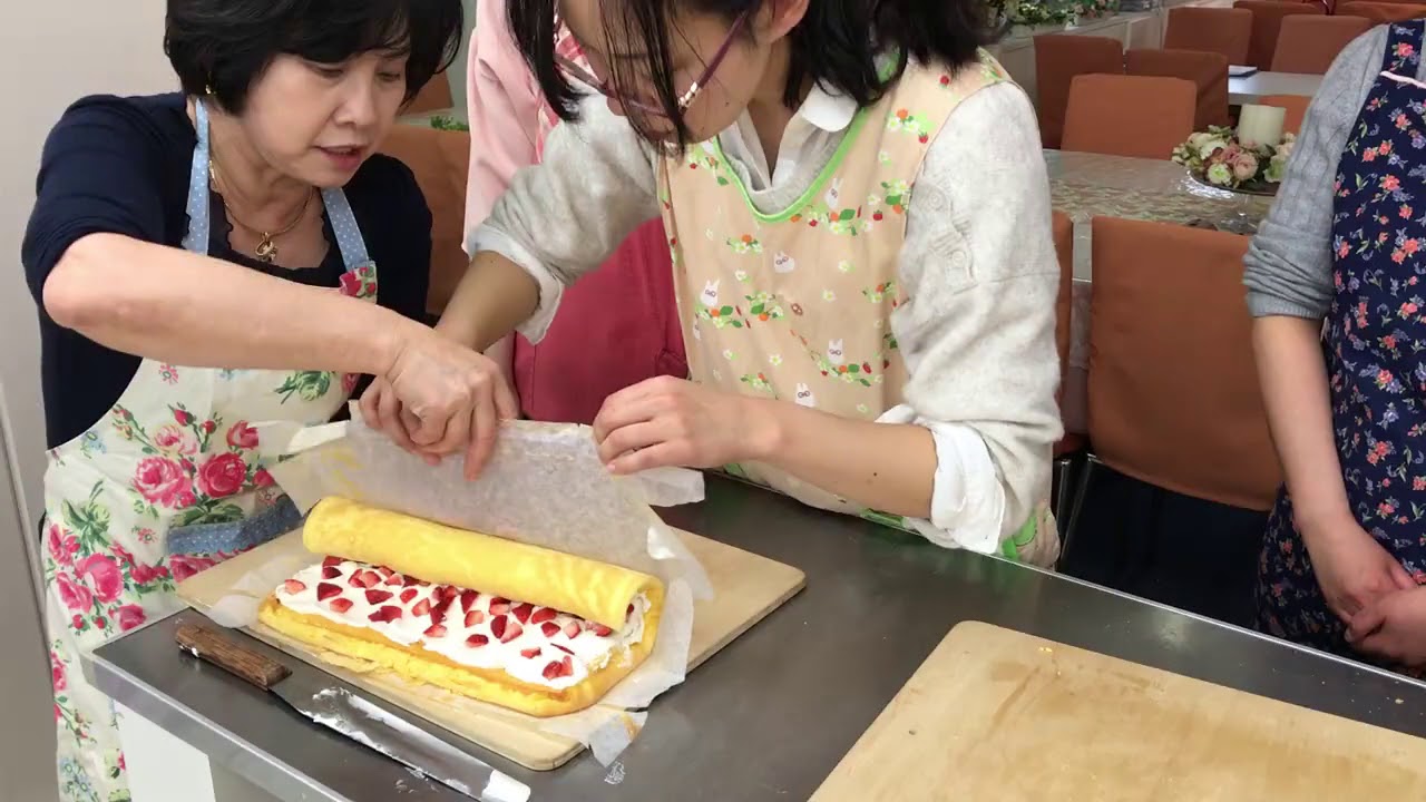 いちごのロールケーキ 巻き方レッスン動画 Youtube