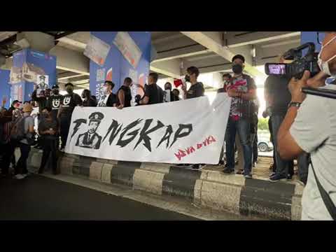 LIVE: Perhimpunan #TangkapAzamBaki di LRT Bangsar