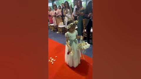 THE CUTEST FLOWER GIRL  #flowergirl #cute #wedding