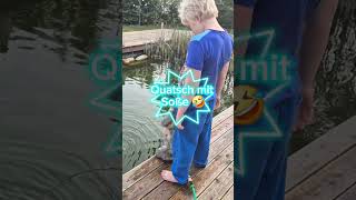 Ben Pinkelt In Den Teich