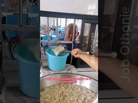 ¡Jamás habías visto algo así! ¿Servir comida en CUBETAS?