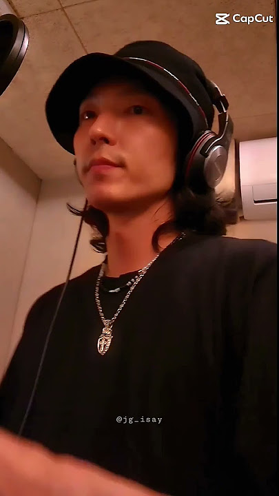 Playing with his hair is such a cute gesture 😍😘 #leejoongi #actor_jg