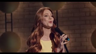 Elçin Sangu Yu Hi̇ç Böyle Görmedi̇ni̇z Şarki Söylüyor Dans Edi̇yor