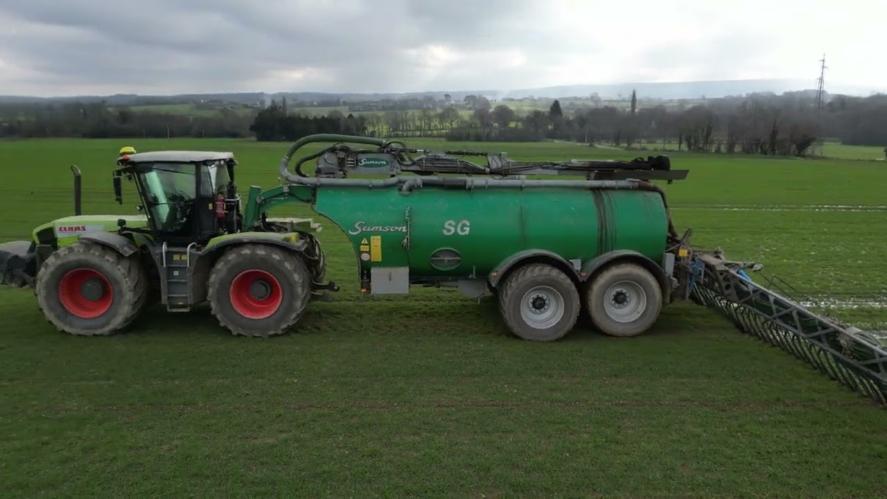 ETA Mazo, épandage lisier sur blé avec Xerion 380, Samson SG 23 000 L, rampe à patin 24 m