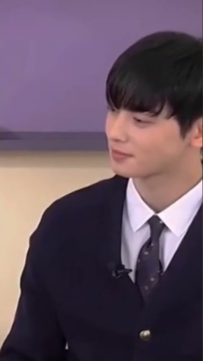 focus on Cha eunwoo's eyes, may be he was jealous 😀#moongayoung #chaeunwoo #truebeauty #hwanginyeop