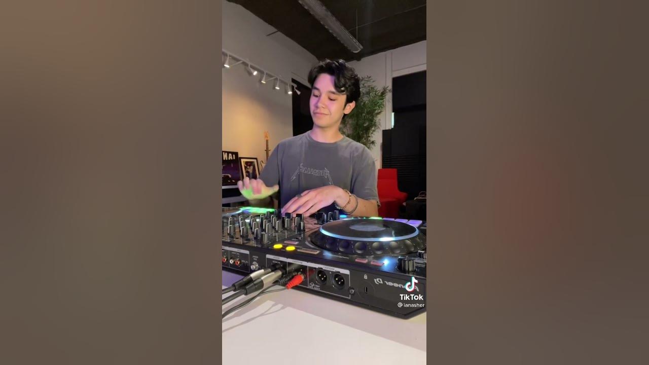 Meet me at the hotel (remix) -Tiktok