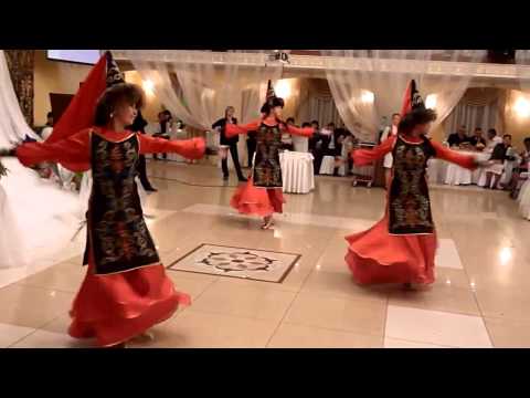 Kirgizistan geleneksel danslari