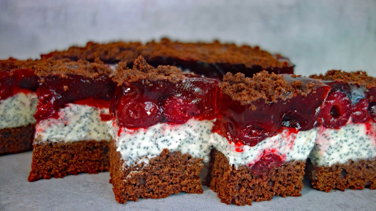 Wiśniowa Rozkosz → świąteczne ciasto z kremem makowym