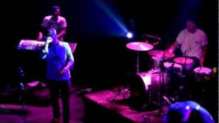 Alex Clare - When doves cry  live @ Effenaar Eindhoven july 28 2011