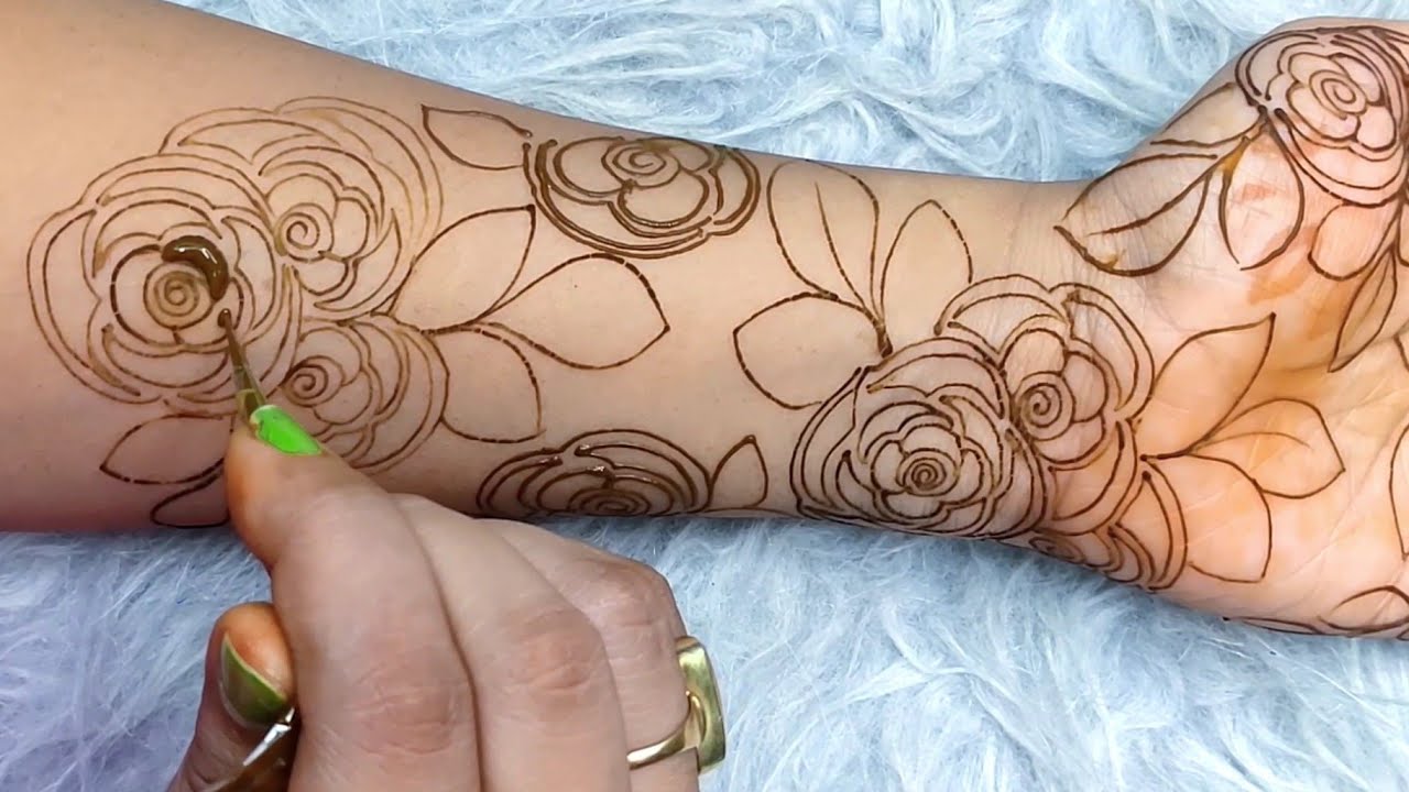 आप भी बहुत आसान ट्रिक के साथ अपने हाथ में ऐसे हैवी रोज मेहंदी डिजाइन लगा सकते हैं | Bold Rose Mehndi