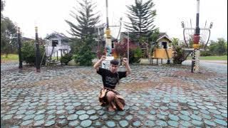 TARI KESENIAN SUKU DAYAK  (TARI MANDAU)