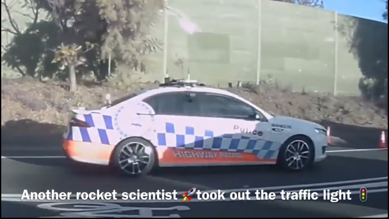 driversity of dublin BAD DRIVING AUSTRALIA # 31 , Dummy's , hatchback sandwich , pole down , cops