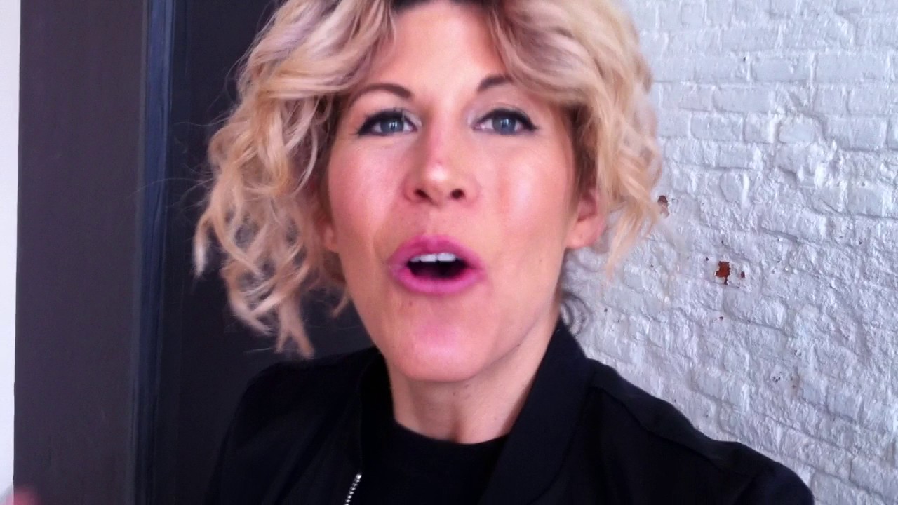 Lindsey Olson Demos Her Favorite Tools For ON SET Hair