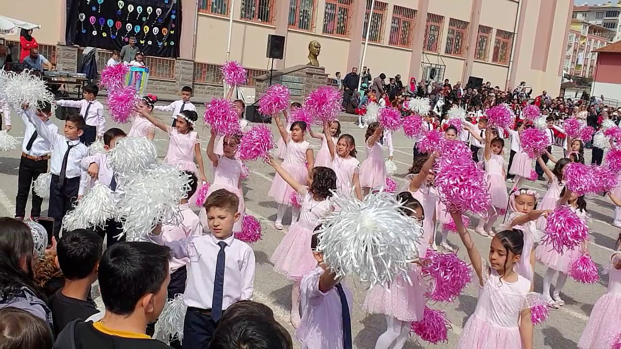 23 NİSAN GÖSTERİSİ - DUMLUPINAR İLKOKULU -  2. SINIFLAR HARİKA 