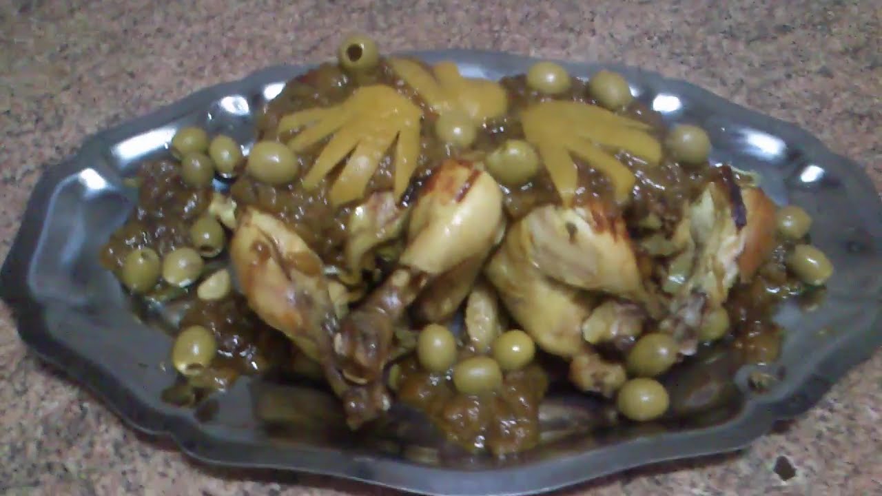 Pollo asado con salsa de cebolla y aceitunas  | Comida De Marruecos