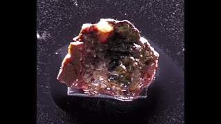 4K Thorite in a cloud chamber. With a magnetic field.