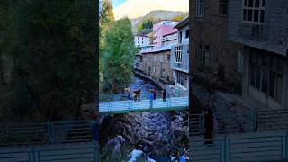 Van Bahçesarayda Taş Evlerin Arasından Süzülen Dere Ve Birbirine Bağlanan Köprülerin Güzelliği