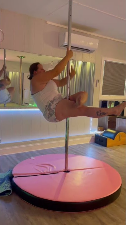 Pole Dance Class Cross Knee Move with Jacqueline Valdez Studio