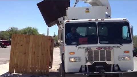 Kann commercial side loader