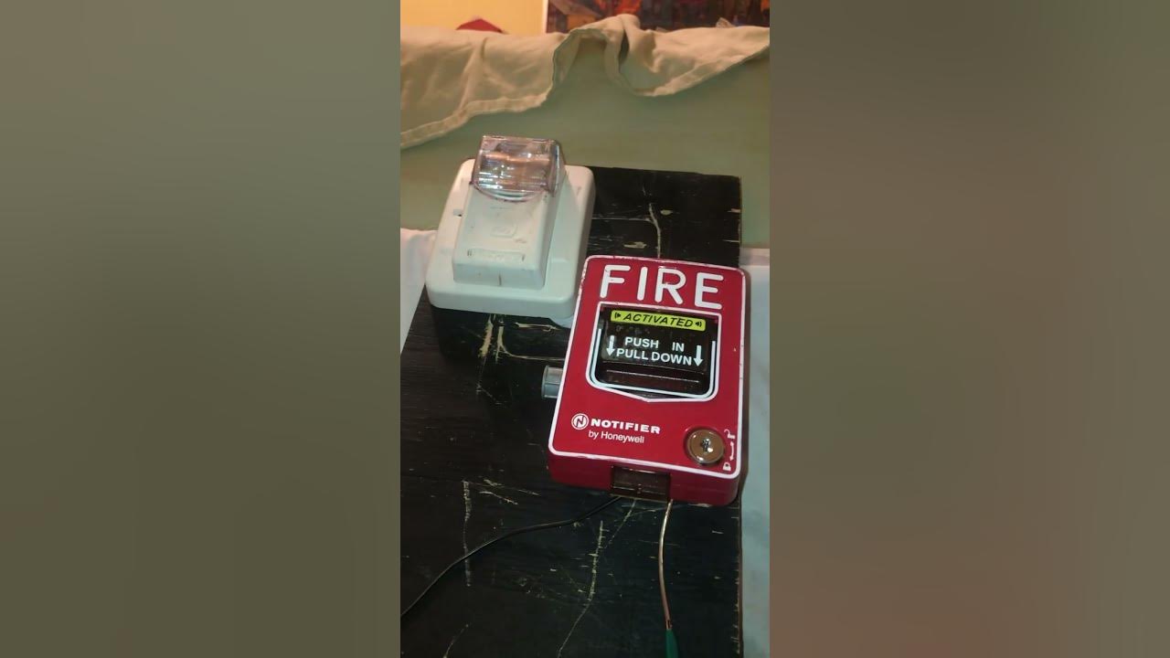 Short Fire Alarm Test (Do not Watch if you have epilepsy or are Sensitive to flashing lights