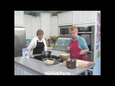 How To Make Chicken and Dumplings With Down-Home D...