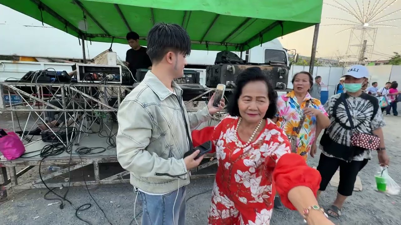 บอสโจแทบช็อคจะขนาดนี้ ￼