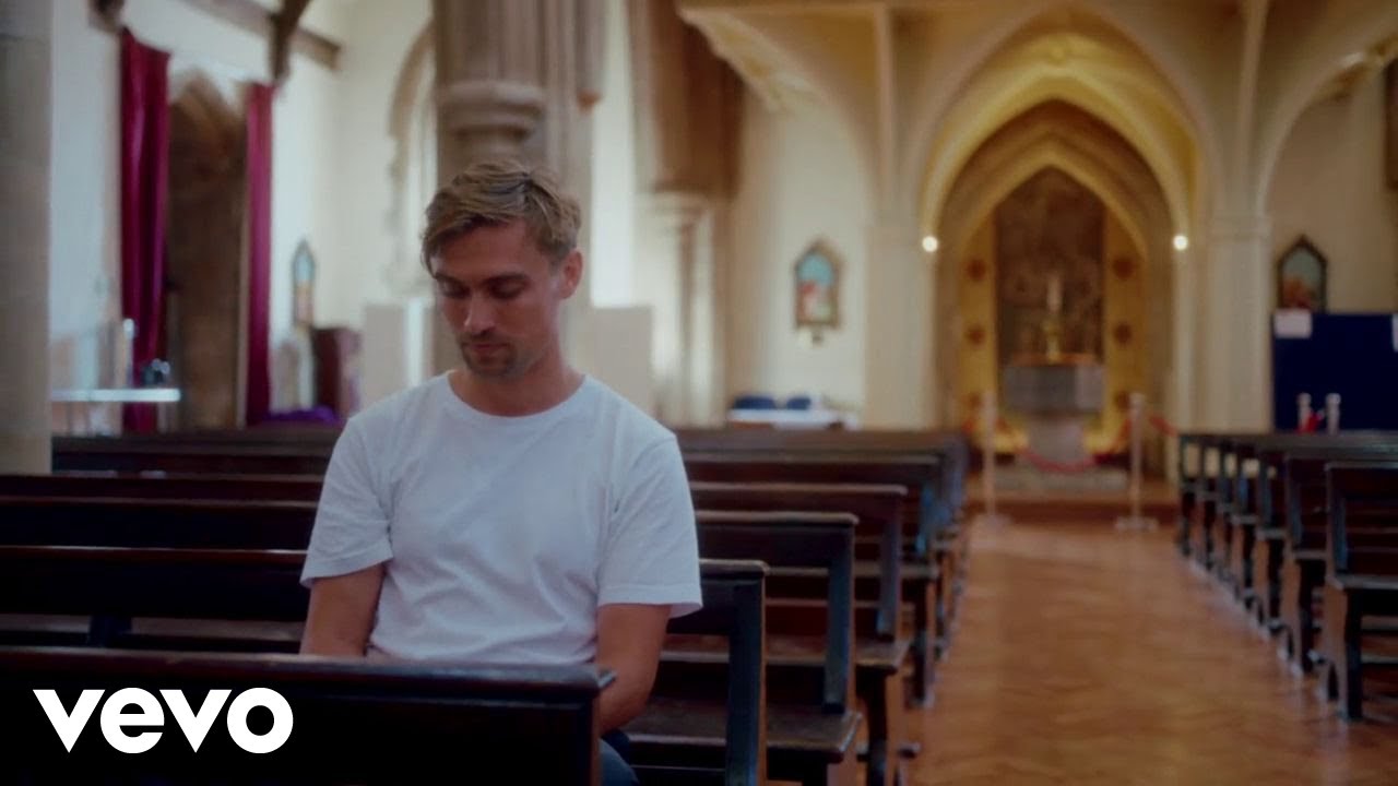 Rhys Lewis – The Middle (Live Church Performance)
