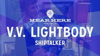 Hear Here Presents: V.V. Lightbody - Shiptalker
Recorded at Hear Here Presents Studios Oct 2018
V.V. Lightbody is the solo project of Vivian McConnell, a seasoned songwriter and multi-instrumentalist. Complex and hummable, V.V. has been floating in the Chicago music world for ~5 years.
V.V. LIGHTBODYS SOCIALS
https://www.vvlightbody.com/
https://www.facebook.com/vvlightbody
https://vvlightbody.bandcamp.com/
https://www.instagram.com/vvlightbody/
Hear Here Presents is a unique live music video series based in Milwaukee, Wisconsin that focuses on high quality audio mixes and top notch filmmaking to create a multi-dimensional, intimate viewing experience for all music lovers, no matter their location.
HEAR HERES SOCIALS:
Website: http://hearherepresents.com/
https://www.instagram.com/hearherepresents
Facebook: http://tinyurl.com/Hearhereyahear Hear Here Presents: V.V. Lightbody - Shiptalker