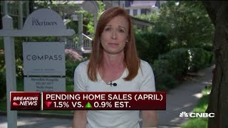 April pending home sales down 1.5% vs expected 0.9% gain