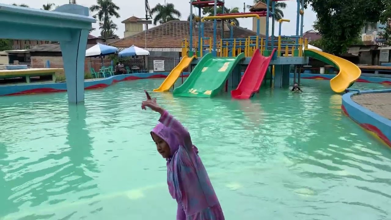 Alesha Bermain Setelah Les Berenang