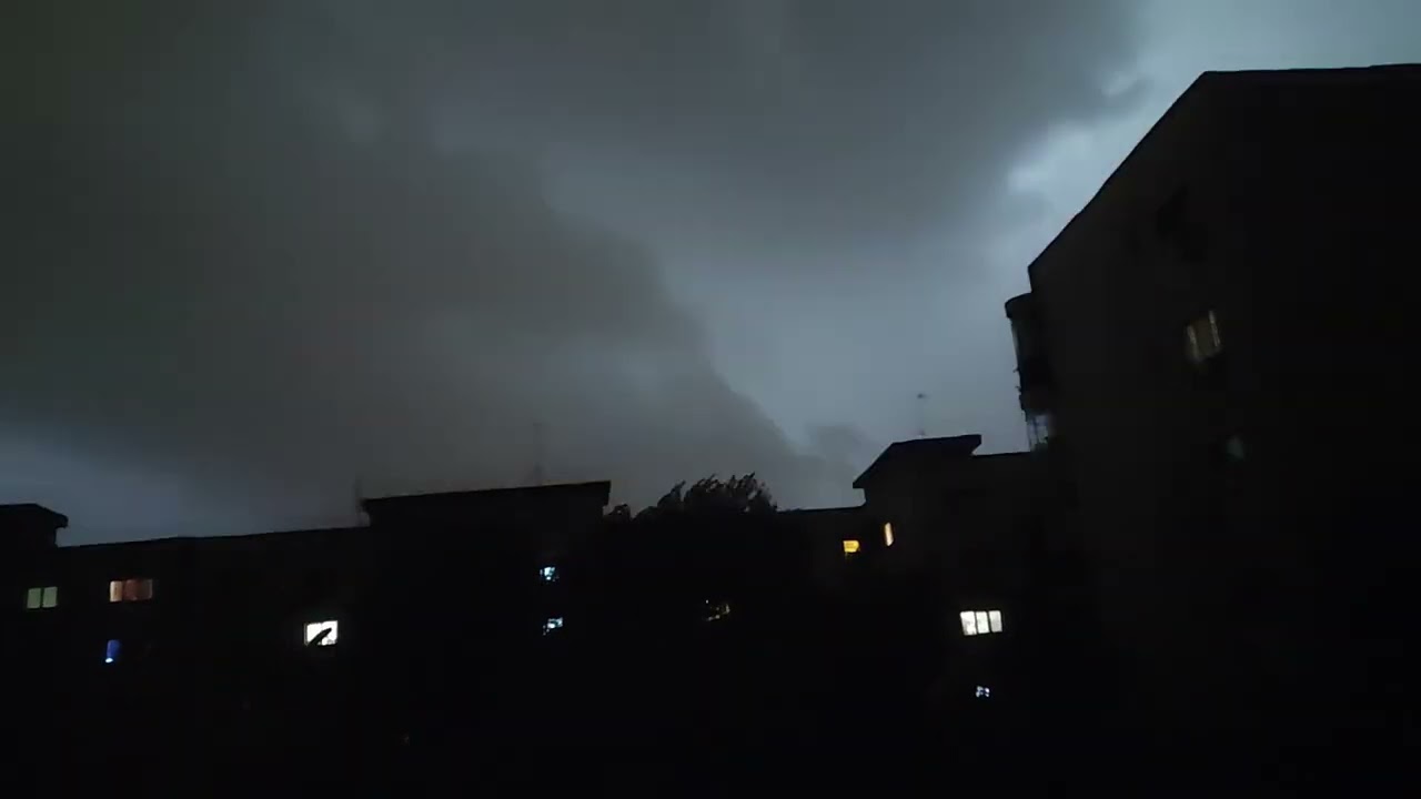 Furtuna de cod rosu in Bucuresti, Romania-Europa din 13 iunie 2024