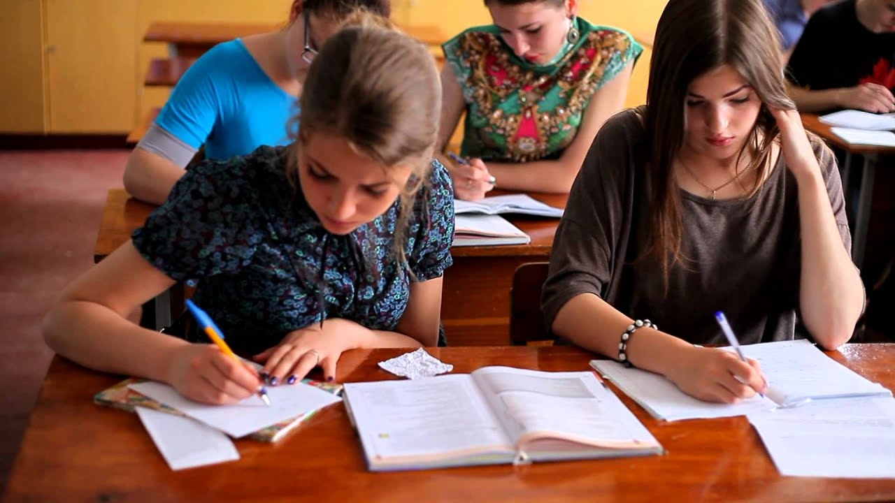 школа старшие классы. дети в классе. девятиклассники фото. дискуссия в начальной школе. девятиклассники.