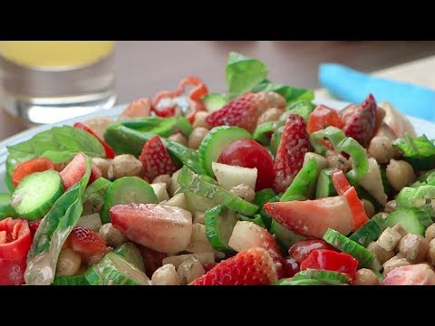 Salada colorida com frutas e verduras