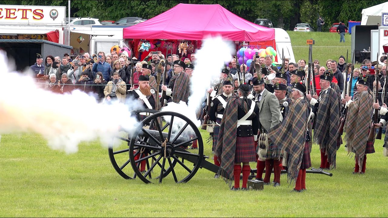 Firing of the field gun to open the 2022 Atholl Highlanders Highland ...