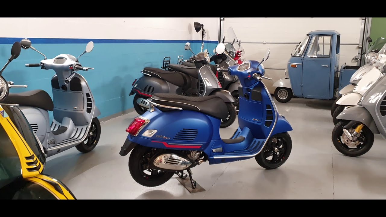Vespa GTS SuperSport 300 HPE E5 Blue Vivace - De Vespa Garage - YouTube