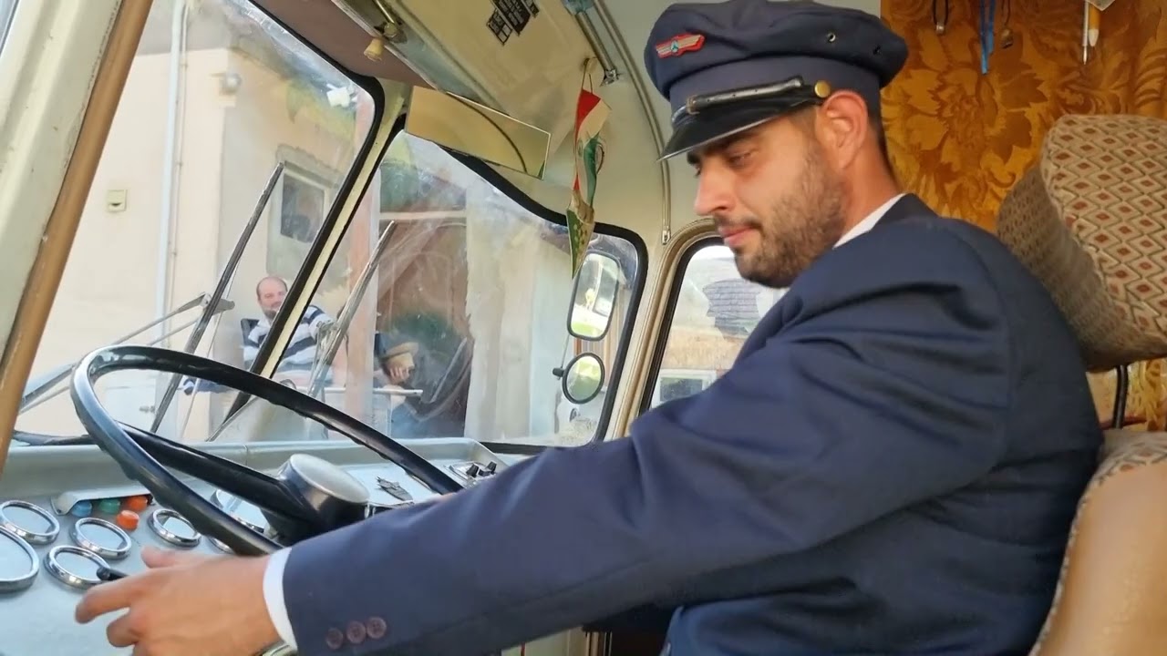 Bentley vs Ikarus 55