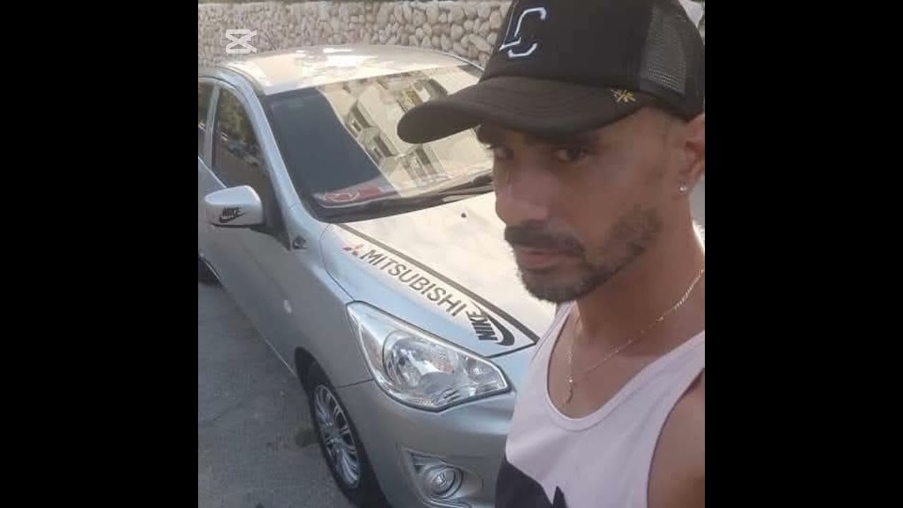 שיר מביטים בעיניים